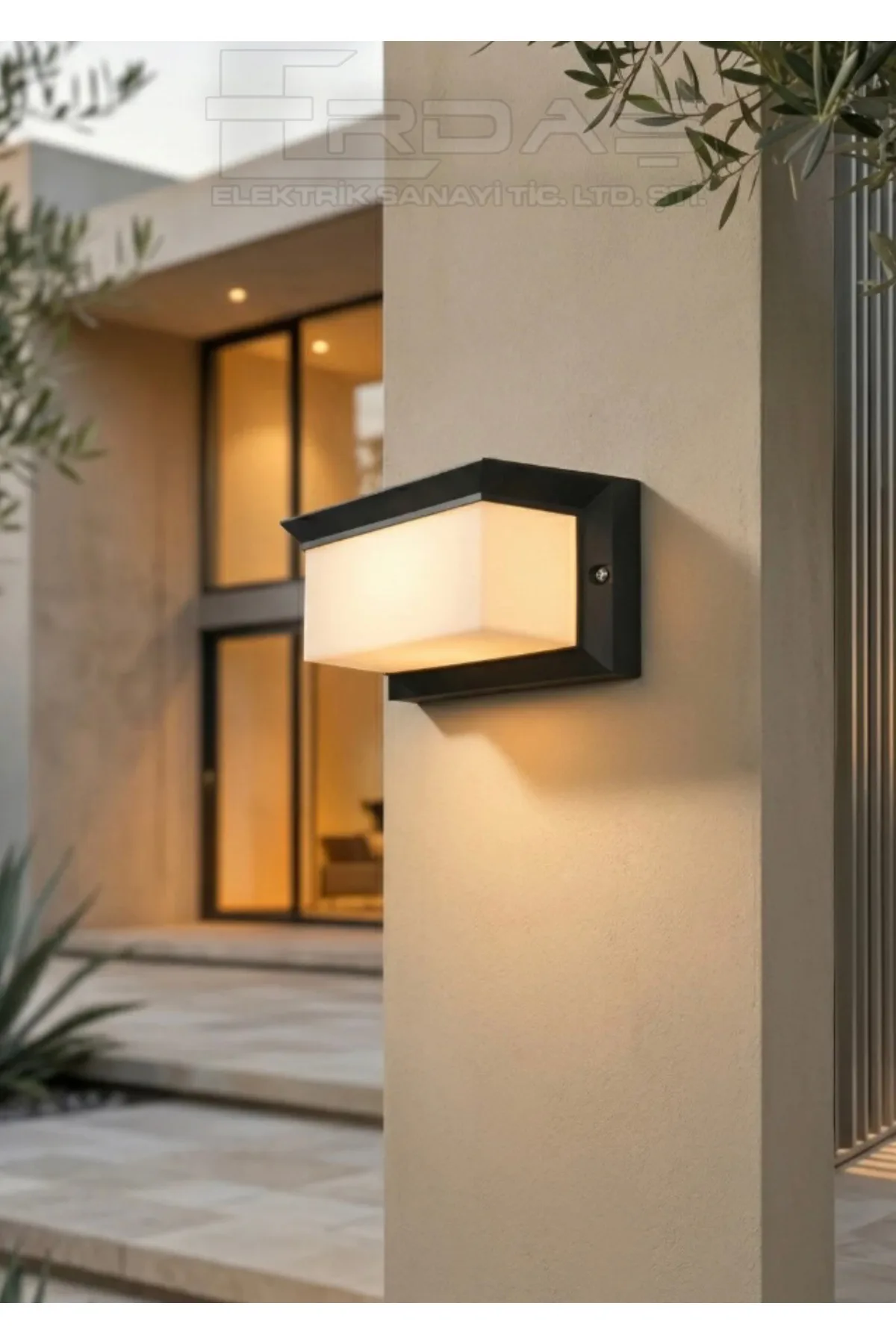 Lunar E27 Bahçe Duvar Apliği IP54 60W (120x120x250 mm)